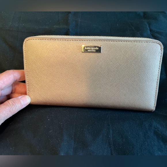 Kate Spade Wallet - Picture 1 of 5